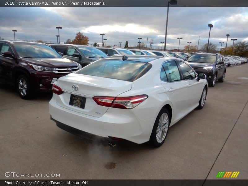Wind Chill Pearl / Macadamia 2018 Toyota Camry XLE