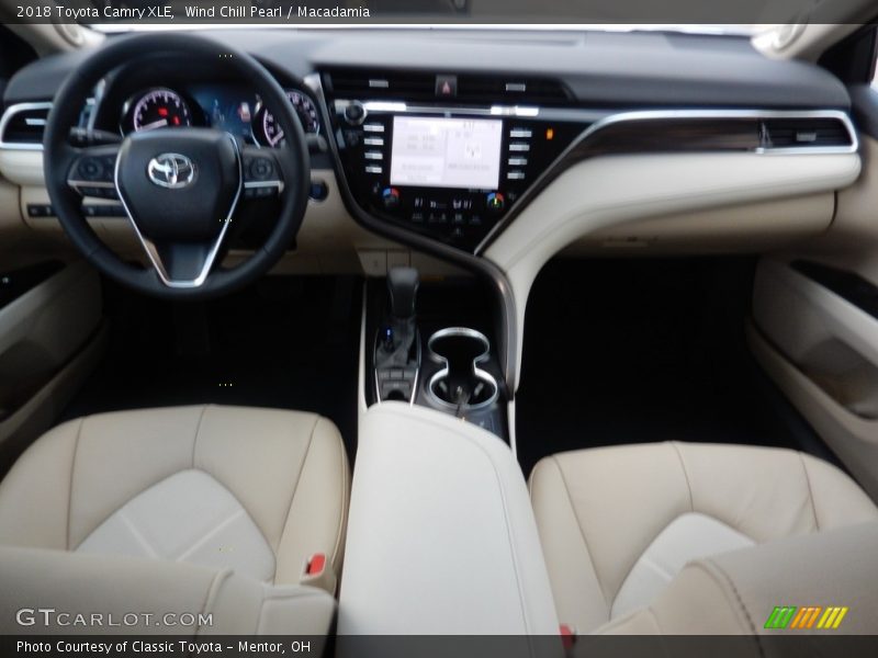 Wind Chill Pearl / Macadamia 2018 Toyota Camry XLE