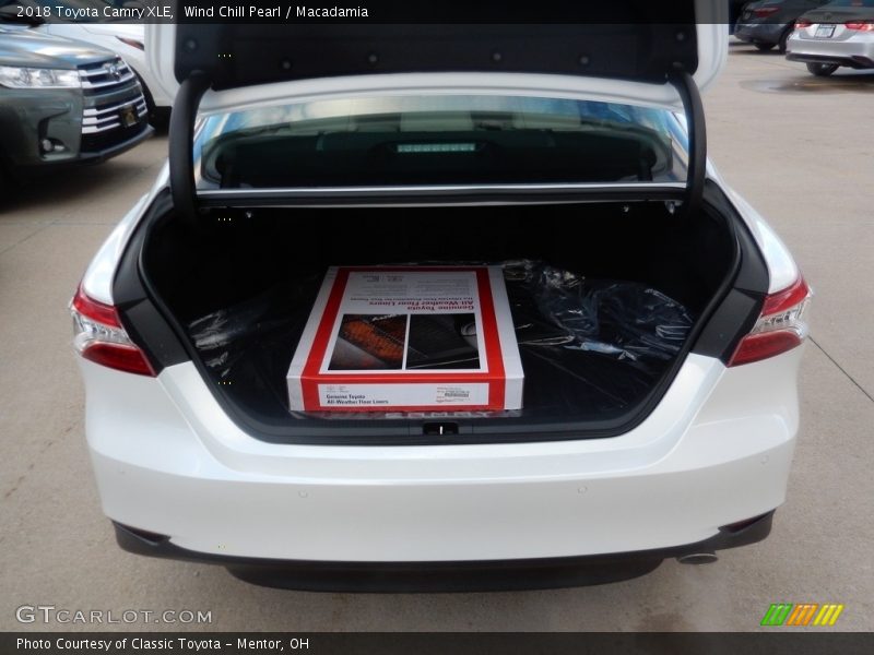 Wind Chill Pearl / Macadamia 2018 Toyota Camry XLE
