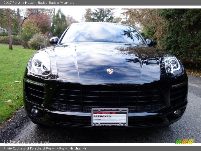 Black / Black w/Alcantara 2017 Porsche Macan