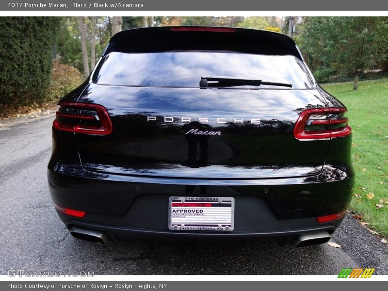 Black / Black w/Alcantara 2017 Porsche Macan