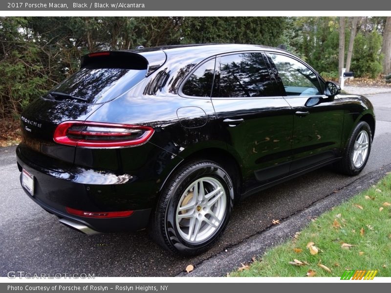 Black / Black w/Alcantara 2017 Porsche Macan