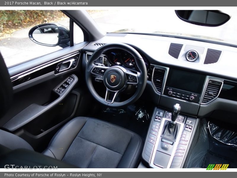 Black / Black w/Alcantara 2017 Porsche Macan