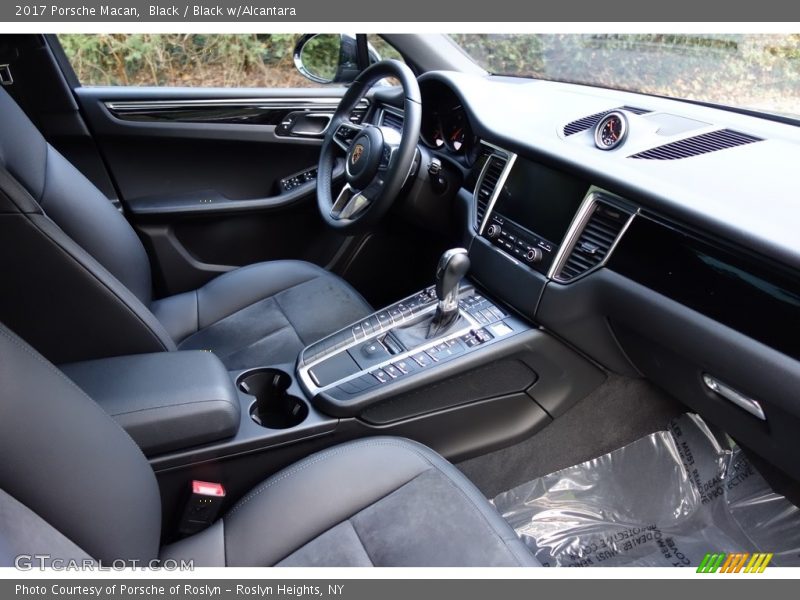 Black / Black w/Alcantara 2017 Porsche Macan