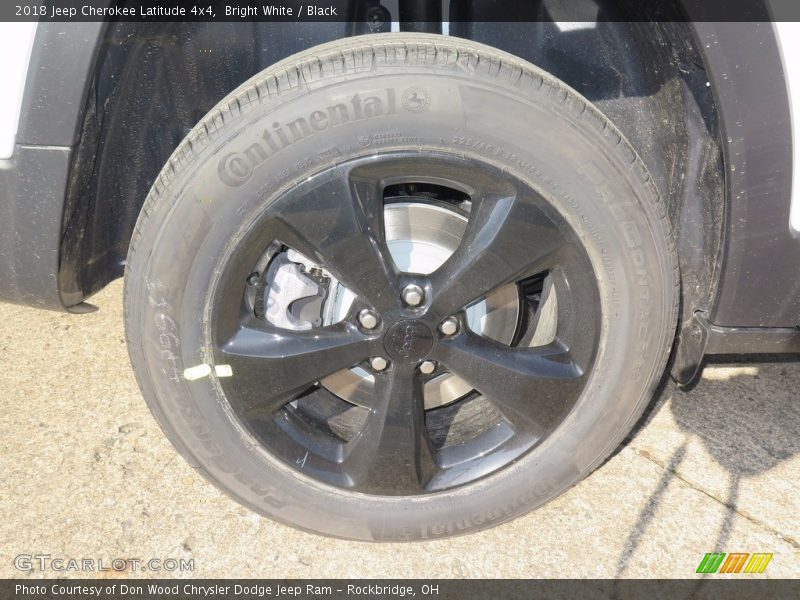 Bright White / Black 2018 Jeep Cherokee Latitude 4x4
