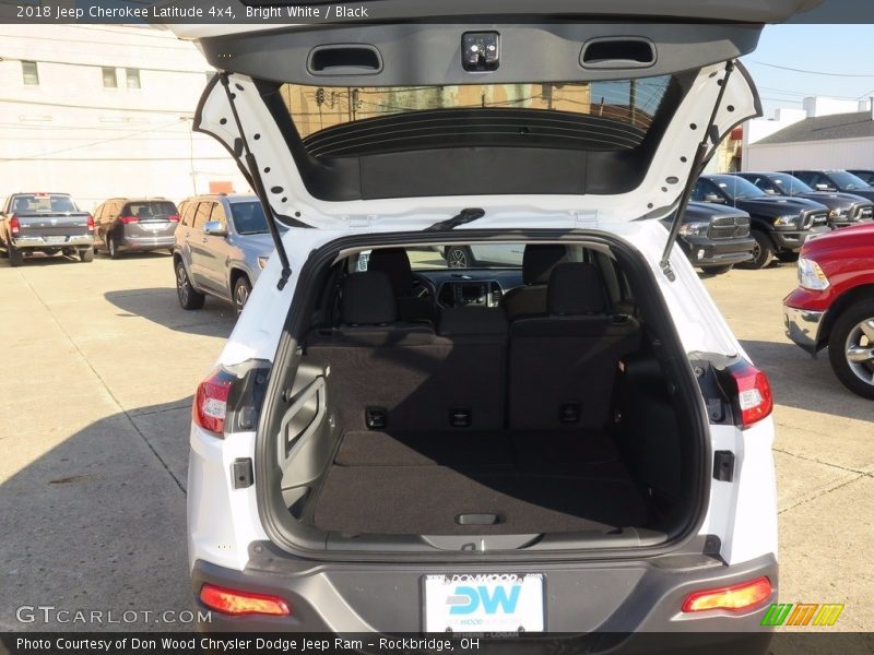 Bright White / Black 2018 Jeep Cherokee Latitude 4x4