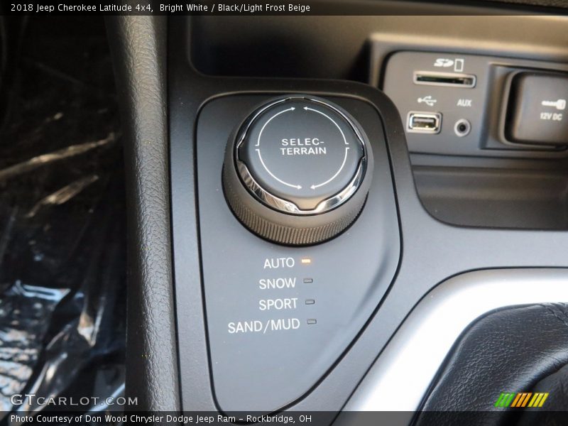 Bright White / Black/Light Frost Beige 2018 Jeep Cherokee Latitude 4x4