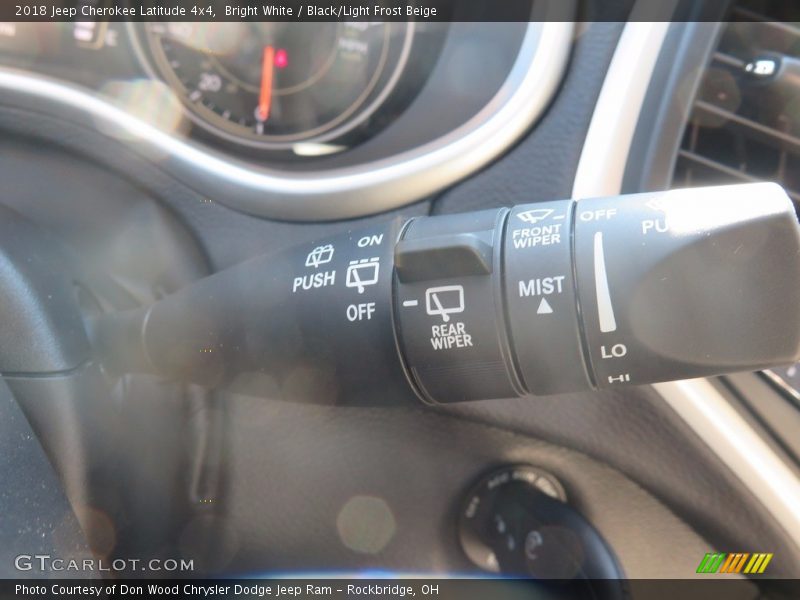 Bright White / Black/Light Frost Beige 2018 Jeep Cherokee Latitude 4x4