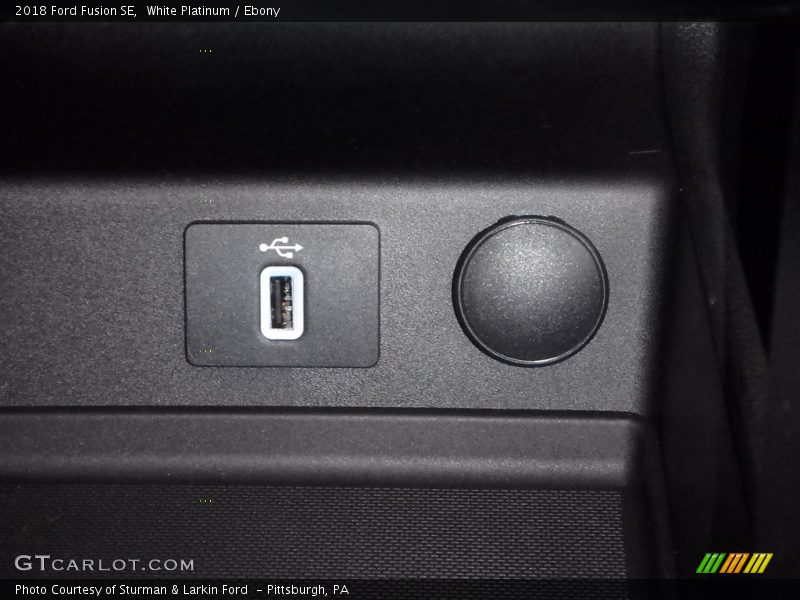 White Platinum / Ebony 2018 Ford Fusion SE