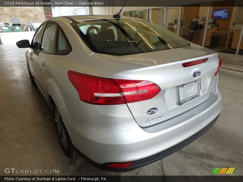 Ingot Silver / Charcoal Black 2018 Ford Focus SE Sedan