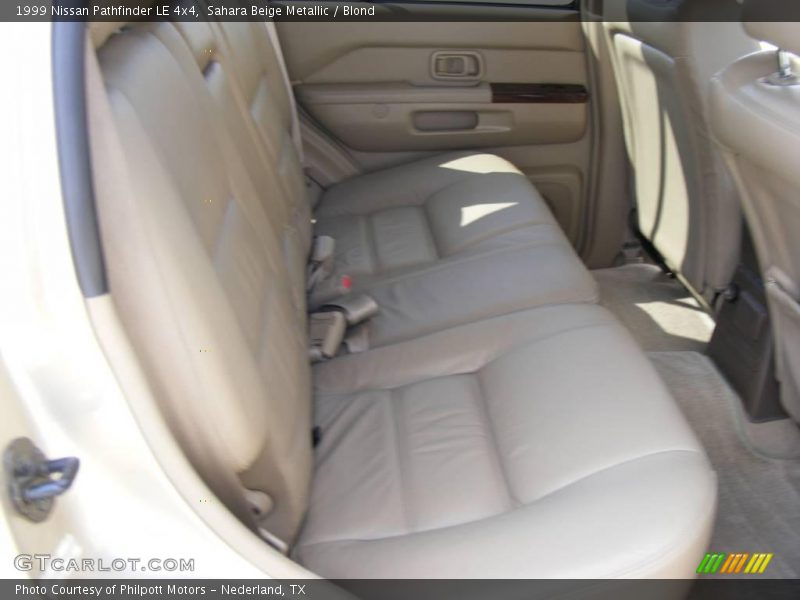 Sahara Beige Metallic / Blond 1999 Nissan Pathfinder LE 4x4