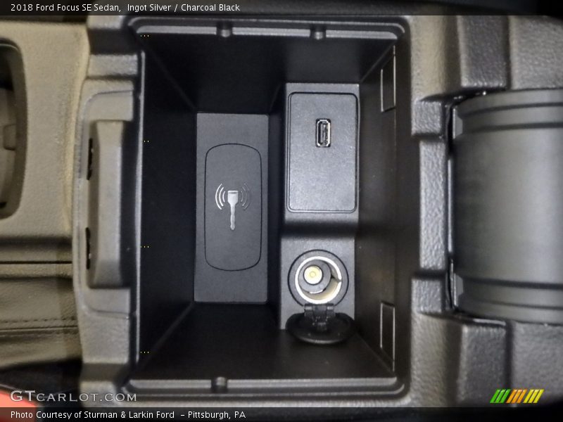 Ingot Silver / Charcoal Black 2018 Ford Focus SE Sedan