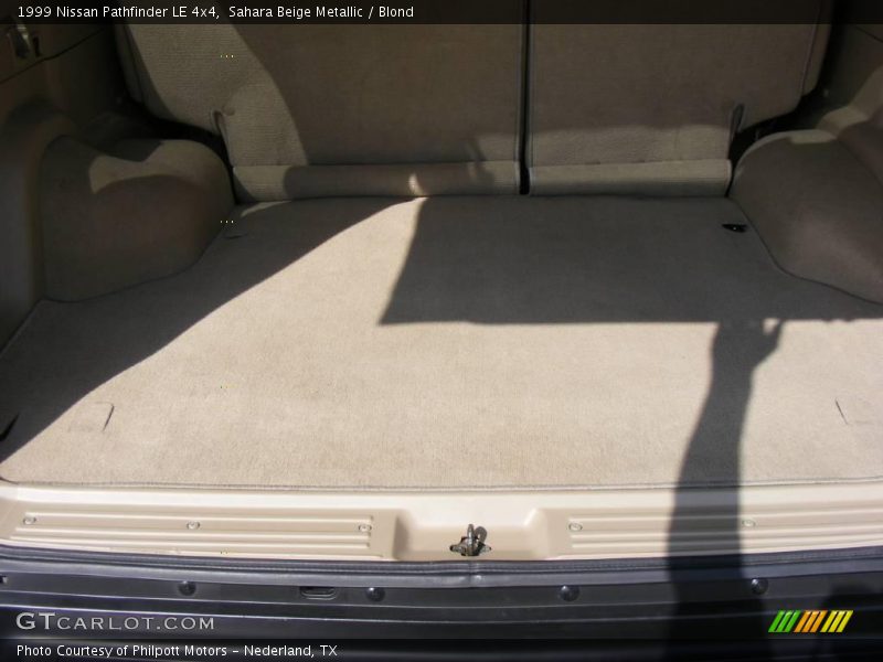 Sahara Beige Metallic / Blond 1999 Nissan Pathfinder LE 4x4