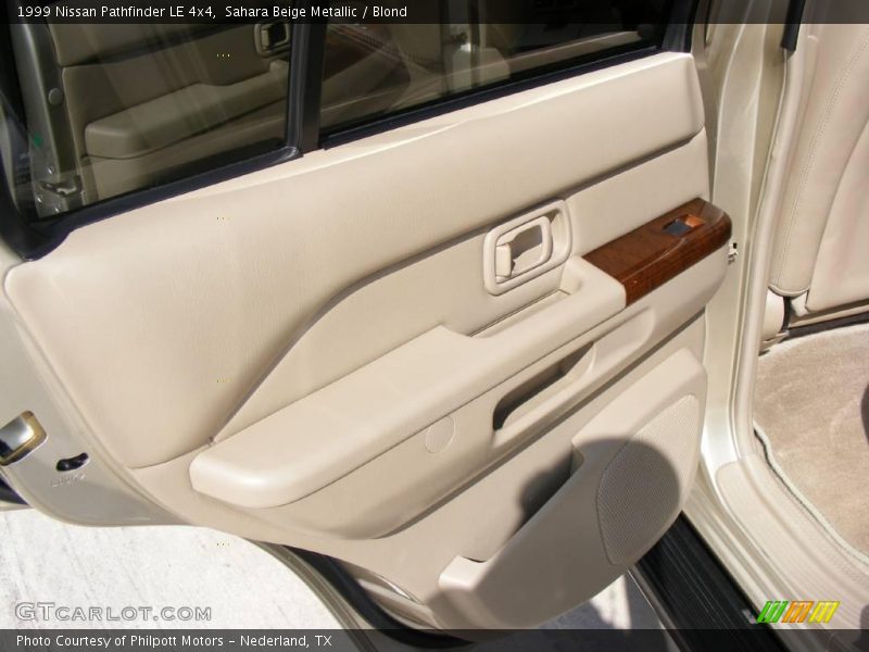 Sahara Beige Metallic / Blond 1999 Nissan Pathfinder LE 4x4