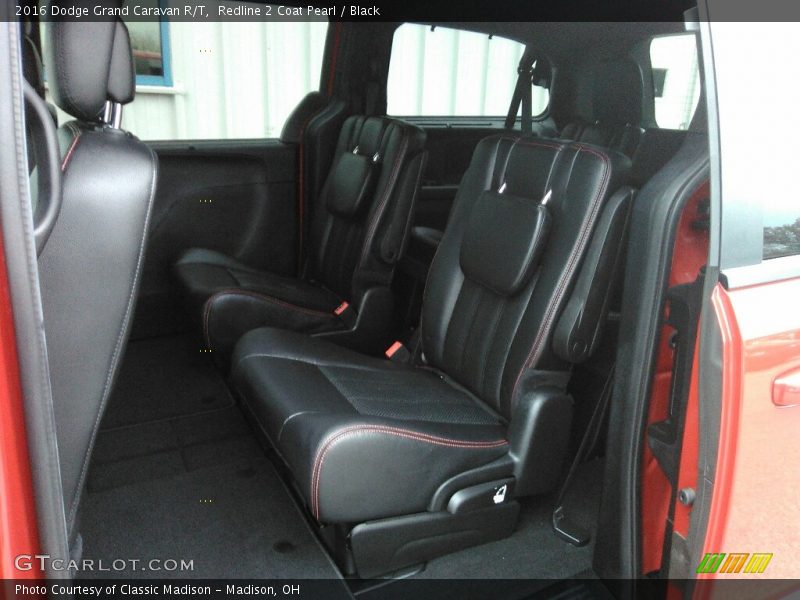 Redline 2 Coat Pearl / Black 2016 Dodge Grand Caravan R/T
