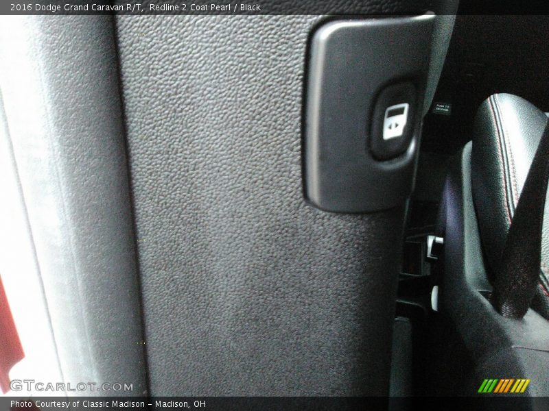Redline 2 Coat Pearl / Black 2016 Dodge Grand Caravan R/T