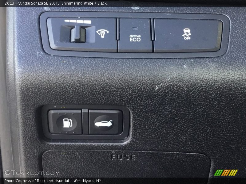 Shimmering White / Black 2013 Hyundai Sonata SE 2.0T