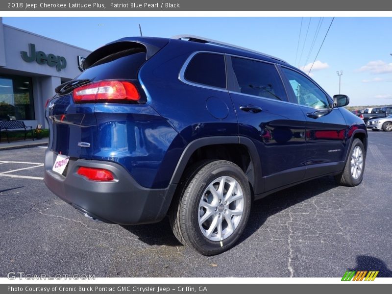 Patriot Blue Pearl / Black 2018 Jeep Cherokee Latitude Plus