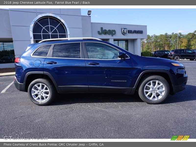 Patriot Blue Pearl / Black 2018 Jeep Cherokee Latitude Plus