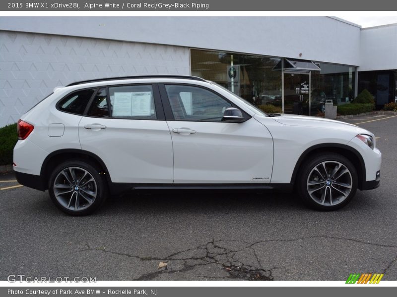 Alpine White / Coral Red/Grey-Black Piping 2015 BMW X1 xDrive28i