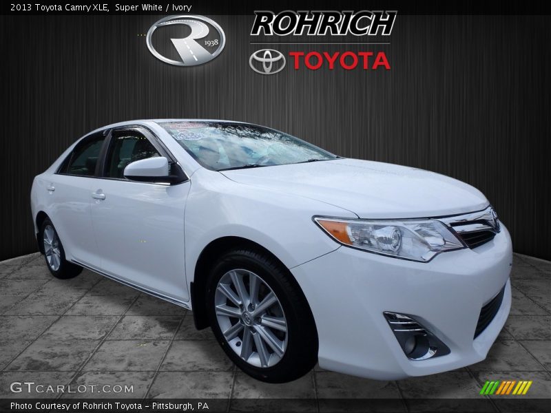 Super White / Ivory 2013 Toyota Camry XLE