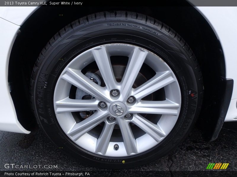 Super White / Ivory 2013 Toyota Camry XLE