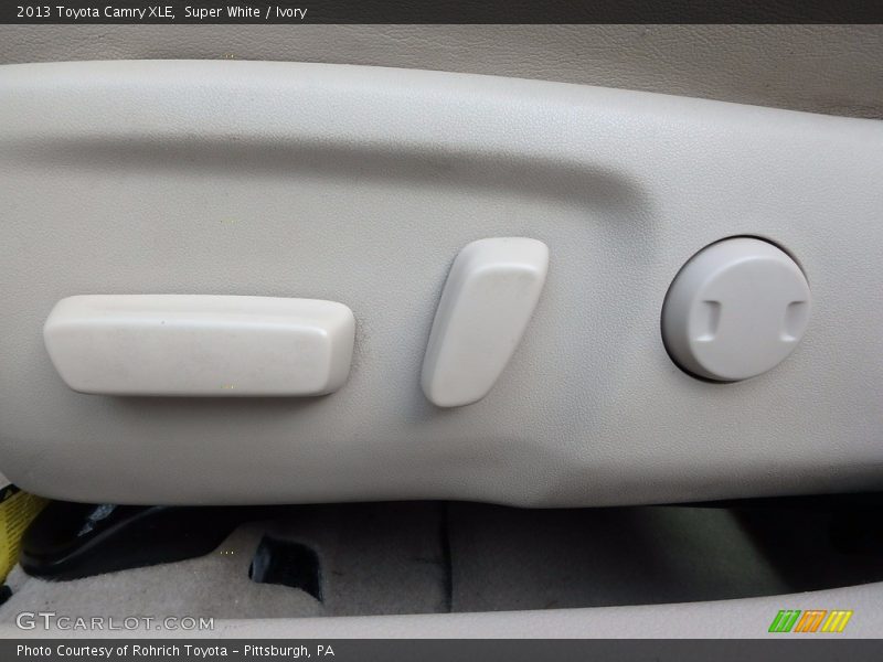 Super White / Ivory 2013 Toyota Camry XLE