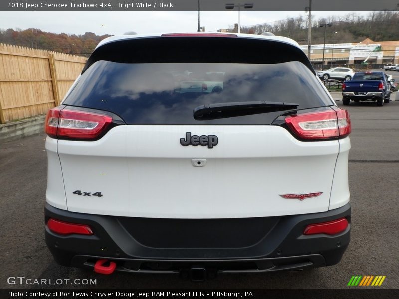 Bright White / Black 2018 Jeep Cherokee Trailhawk 4x4
