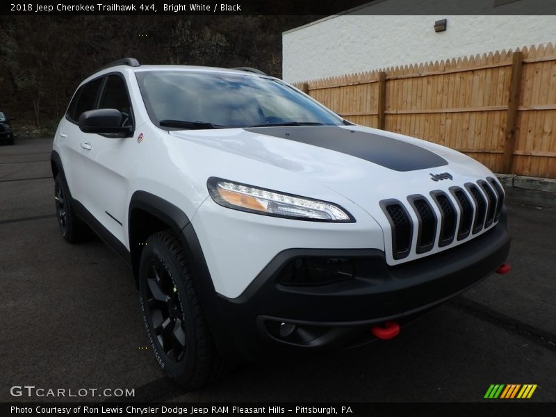 Bright White / Black 2018 Jeep Cherokee Trailhawk 4x4