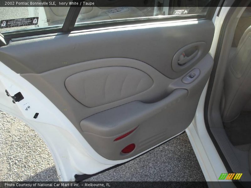 Ivory White / Taupe 2002 Pontiac Bonneville SLE