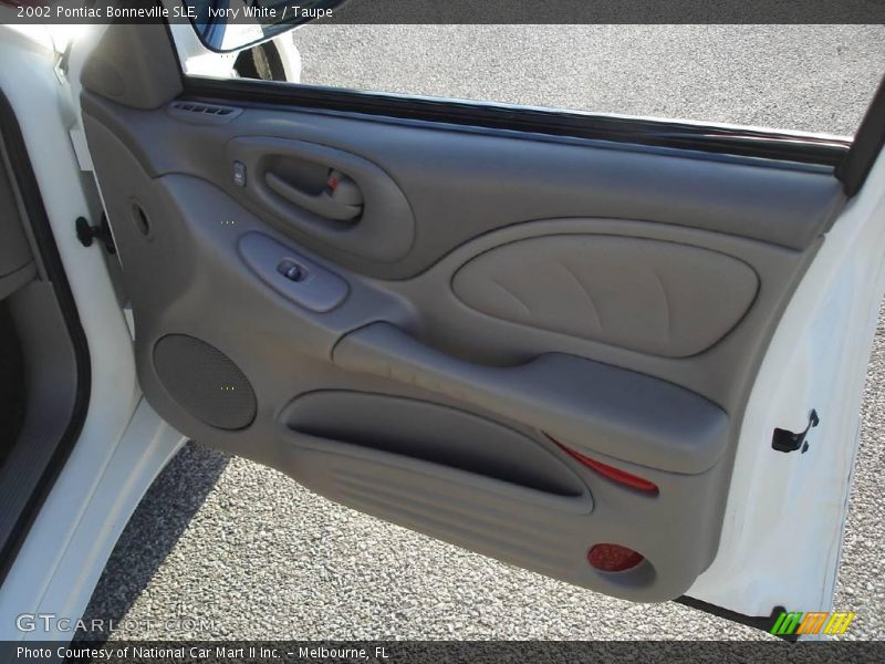 Ivory White / Taupe 2002 Pontiac Bonneville SLE