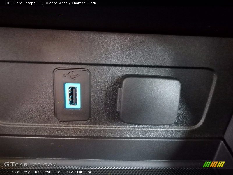 Oxford White / Charcoal Black 2018 Ford Escape SEL