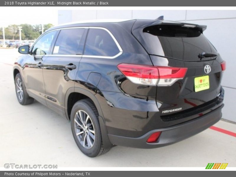 Midnight Black Metallic / Black 2018 Toyota Highlander XLE