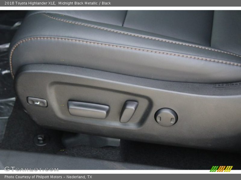 Midnight Black Metallic / Black 2018 Toyota Highlander XLE