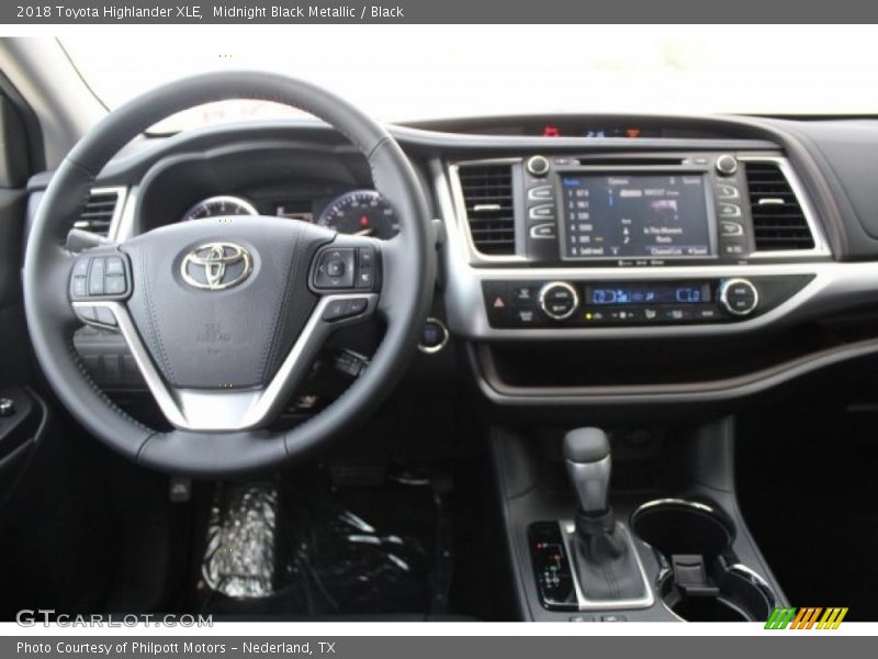 Midnight Black Metallic / Black 2018 Toyota Highlander XLE