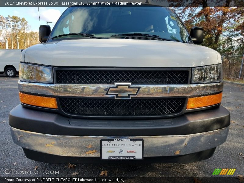 Summit White / Medium Pewter 2017 Chevrolet Express 3500 Passenger LT