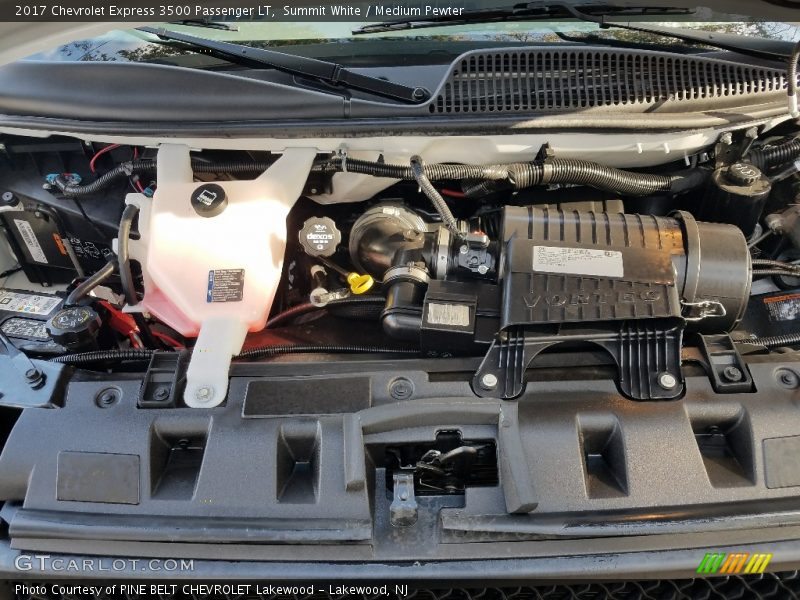 Summit White / Medium Pewter 2017 Chevrolet Express 3500 Passenger LT