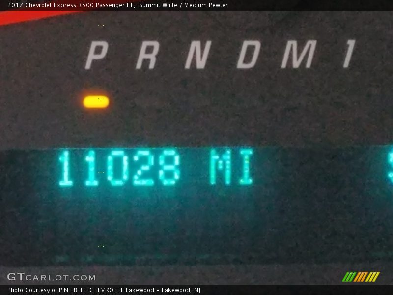 Summit White / Medium Pewter 2017 Chevrolet Express 3500 Passenger LT