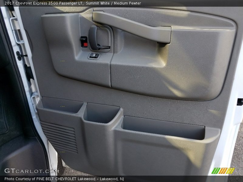 Summit White / Medium Pewter 2017 Chevrolet Express 3500 Passenger LT
