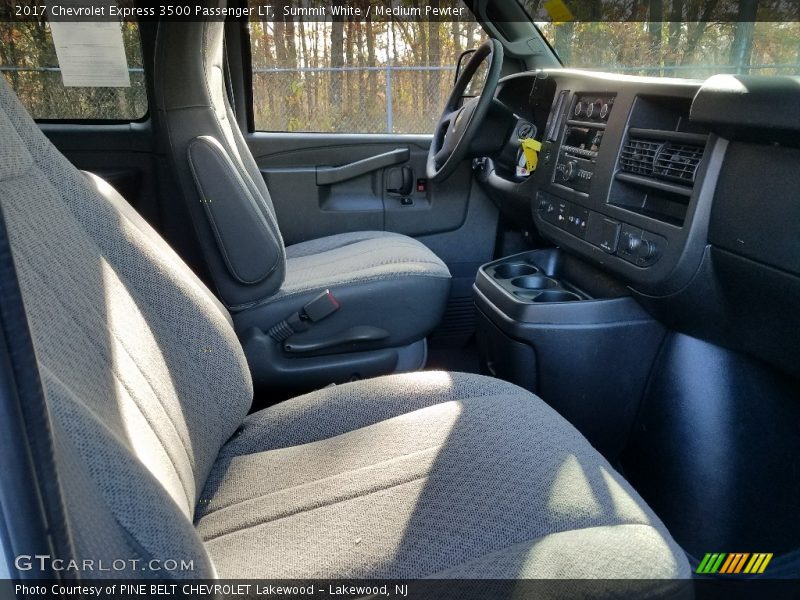 Summit White / Medium Pewter 2017 Chevrolet Express 3500 Passenger LT