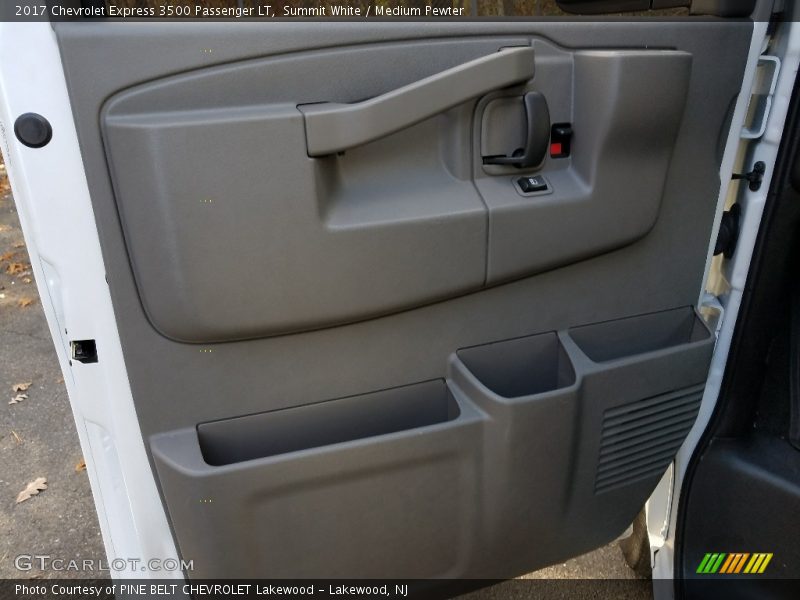 Summit White / Medium Pewter 2017 Chevrolet Express 3500 Passenger LT