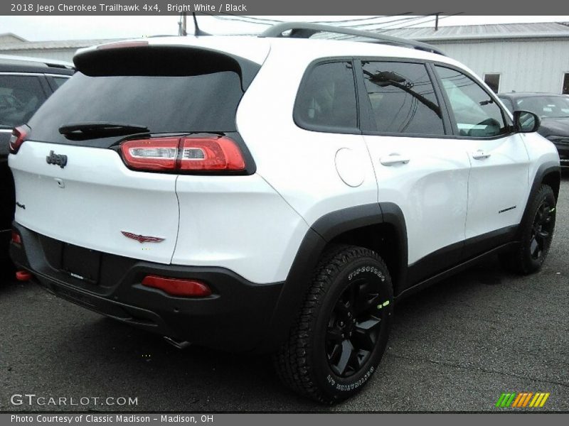Bright White / Black 2018 Jeep Cherokee Trailhawk 4x4