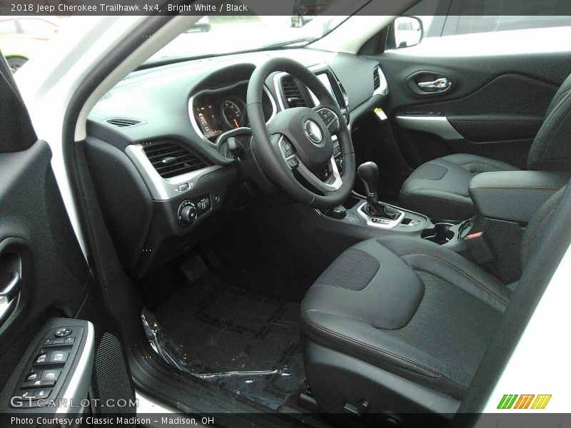Bright White / Black 2018 Jeep Cherokee Trailhawk 4x4