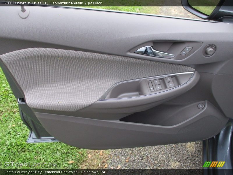 Pepperdust Metallic / Jet Black 2018 Chevrolet Cruze LT