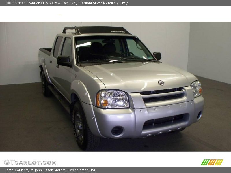 Radiant Silver Metallic / Gray 2004 Nissan Frontier XE V6 Crew Cab 4x4