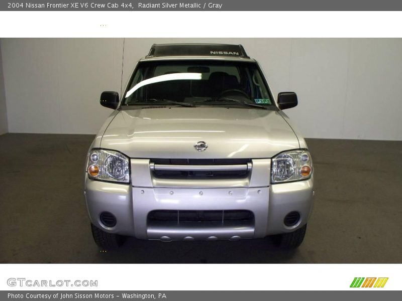 Radiant Silver Metallic / Gray 2004 Nissan Frontier XE V6 Crew Cab 4x4