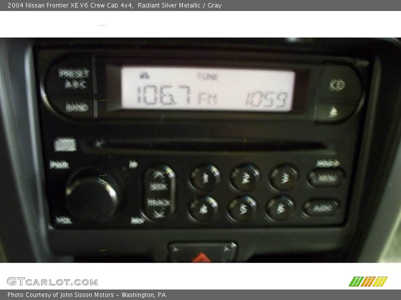 Radiant Silver Metallic / Gray 2004 Nissan Frontier XE V6 Crew Cab 4x4