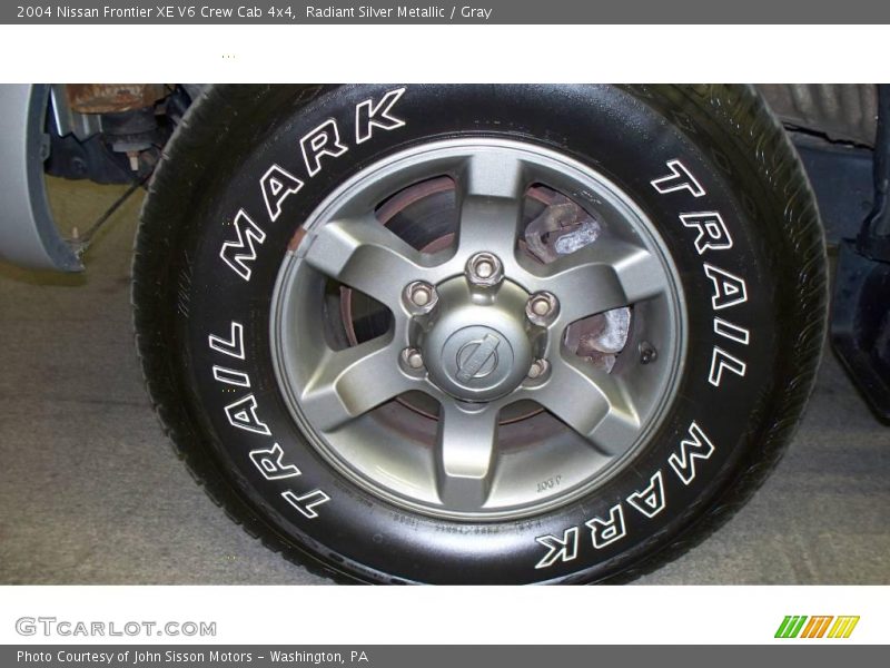 Radiant Silver Metallic / Gray 2004 Nissan Frontier XE V6 Crew Cab 4x4