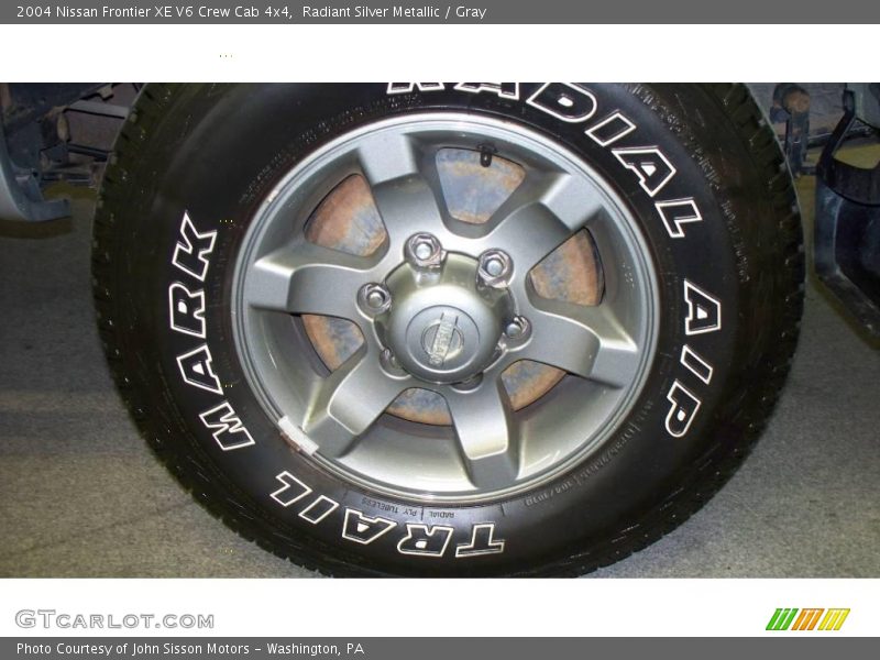 Radiant Silver Metallic / Gray 2004 Nissan Frontier XE V6 Crew Cab 4x4