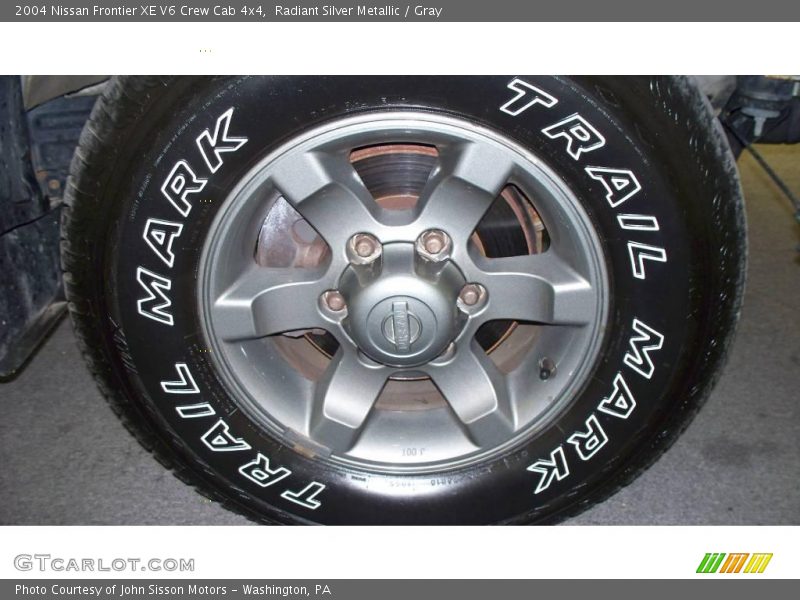 Radiant Silver Metallic / Gray 2004 Nissan Frontier XE V6 Crew Cab 4x4